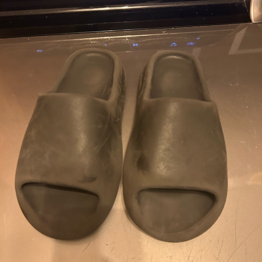 Black Yeezy Slide Sandals